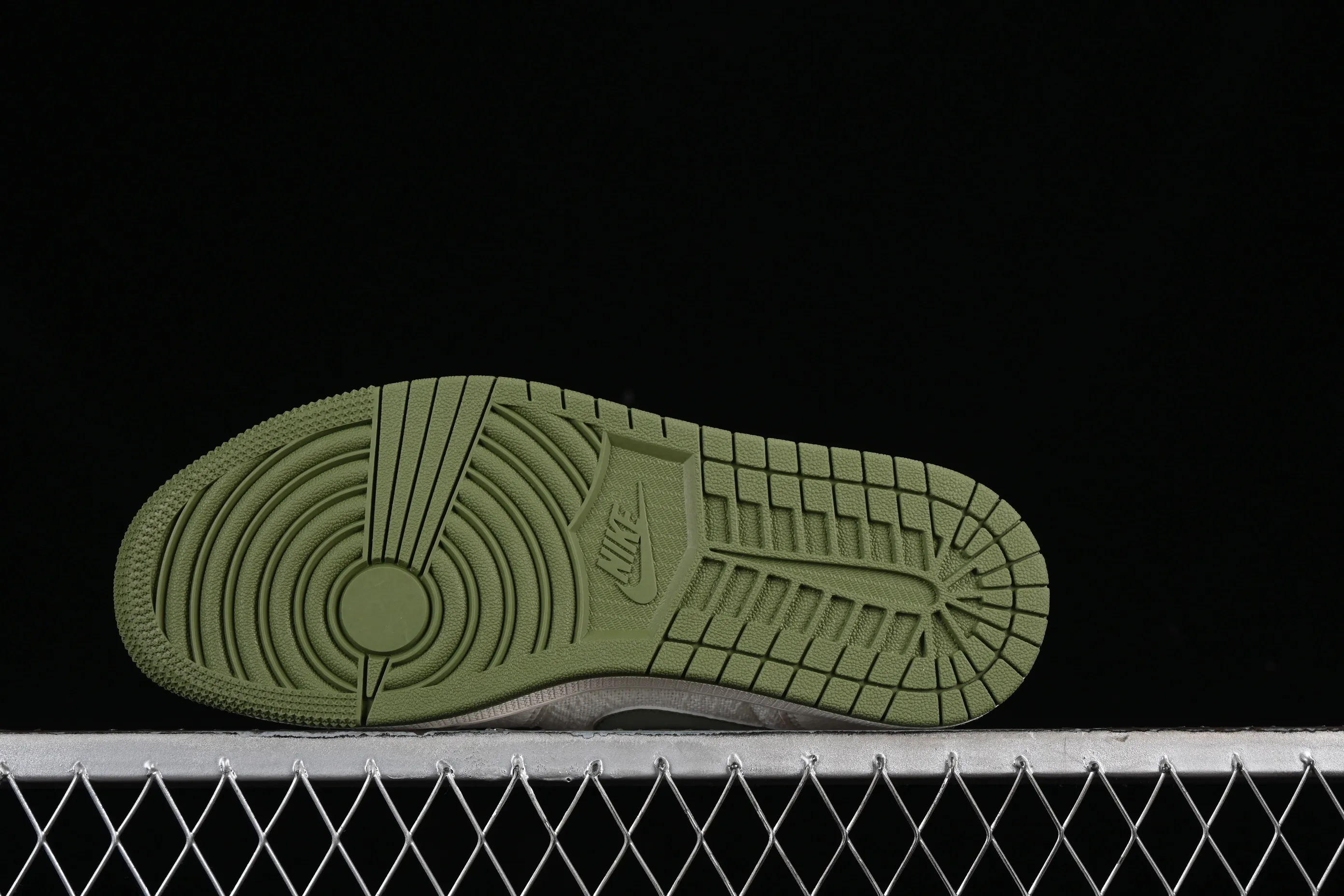 All categories Air Jordan Jordan series basketball shoes Air Jordan 1 Low High-end customized low-top sneakers Air Jordan 1 Low AJ1 Joe 1 Gucci joint-beige knitted High-end customized low-top retro basketball shoes DM5688-103